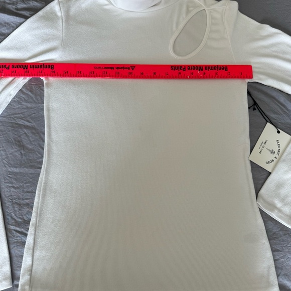 Electric & Rose Vanessa White Ribbed Turtleneck Sweater Made in USA  Size M  NWT - Picture 10 of 12